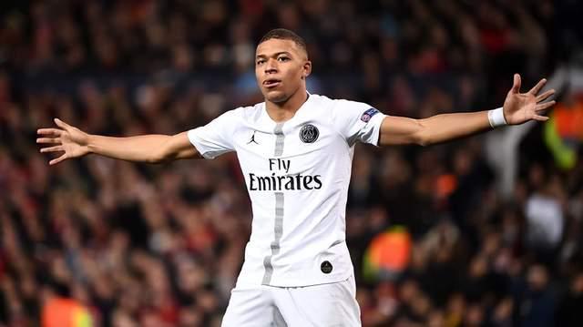 费兰·托雷斯戴帽斩获赛季11球，超越莱万距离姆巴佩5球（费兰·托雷斯上演帽子戏法收获赛季第11球，超越莱万仍落后姆巴佩5球）