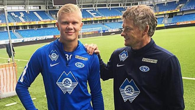 林良铭庆祝足协杯夺冠：冠军终归北京，国安是冠军！（林良铭欢庆足协杯问鼎：冠军归京，国安捧杯！）