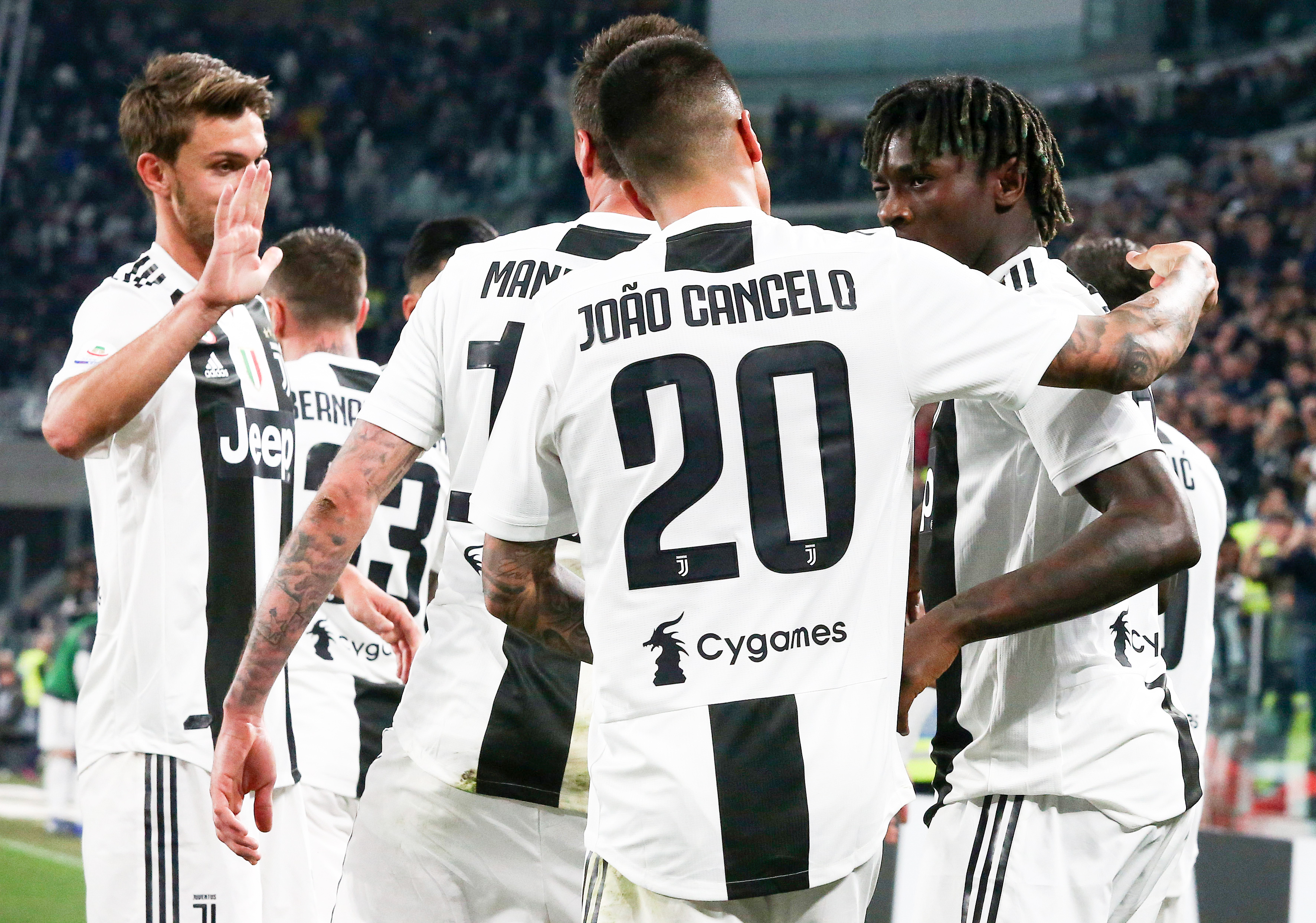 范戴克回应萨拉赫道歉问题，称属内部事宜需俱乐部处理（范戴克就萨拉赫道歉一事表态：属队内事务，交由俱乐部处理）