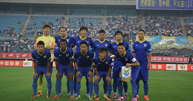 “苏超”冠军的排面，泰州市委书记和市长更衣室祝贺泰州夺冠（泰州加冕“苏超”冠军，市委书记、市长走进更衣室致贺）