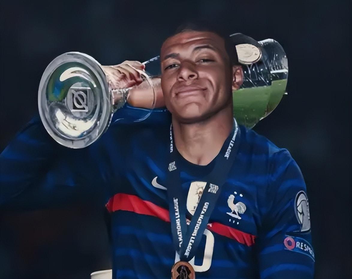 世体：费兰的出色表现让巴萨内部讨论是否要大手笔买前锋（世体：费兰状态爆发，巴萨高层商议是否砸重金引进前锋）