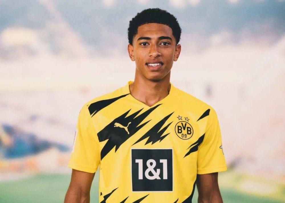 德转评年度最佳右边锋：杜埃、奥利塞、萨拉赫、亚马尔入围（德转年度最佳右边锋候选出炉：杜埃、奥利塞、萨拉赫、亚马尔上榜）