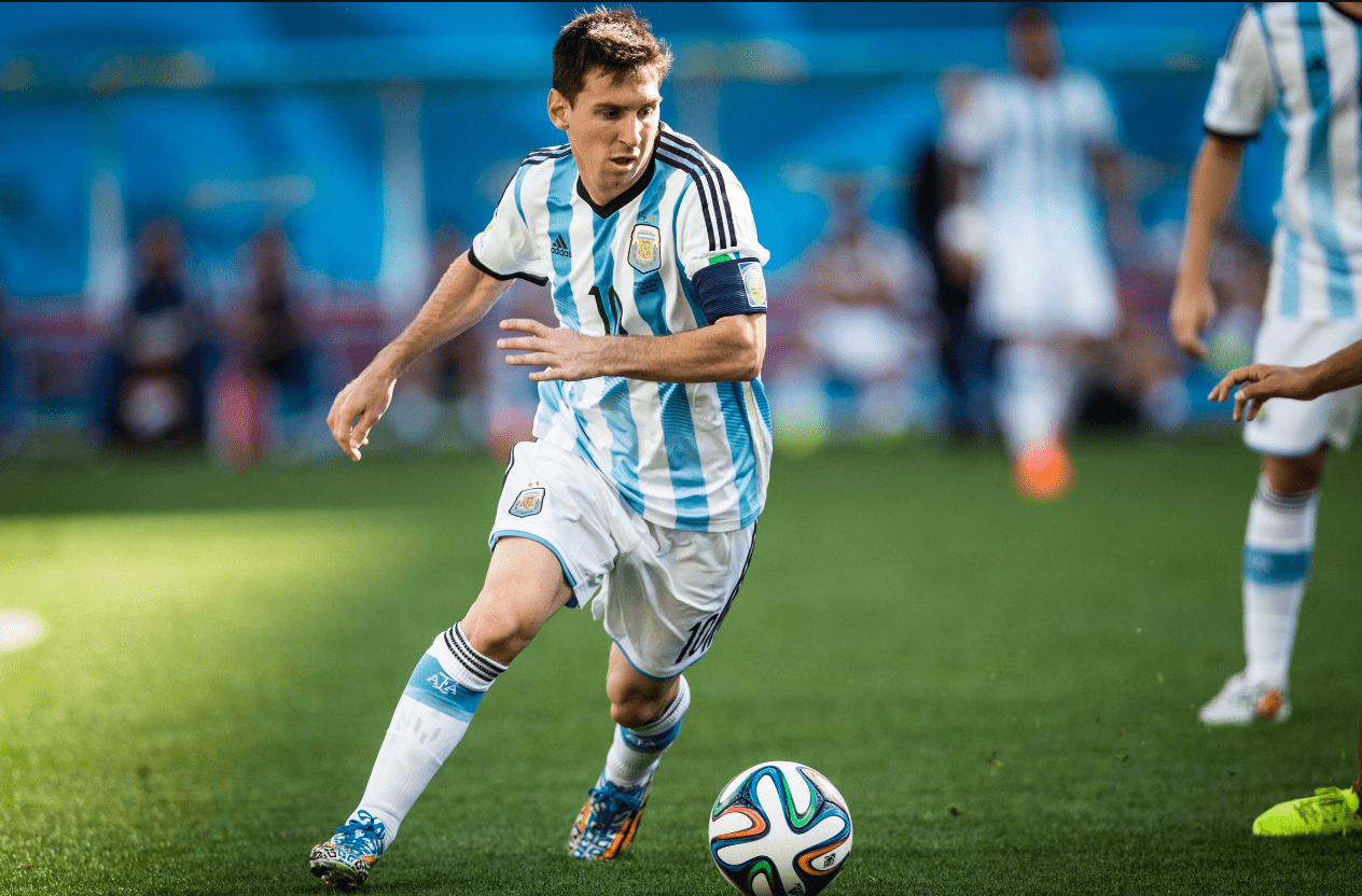 内马尔：我绝不会在任何时候损害自己的职业生涯（内马尔：无论何时，我都不会拿职业生涯冒险）