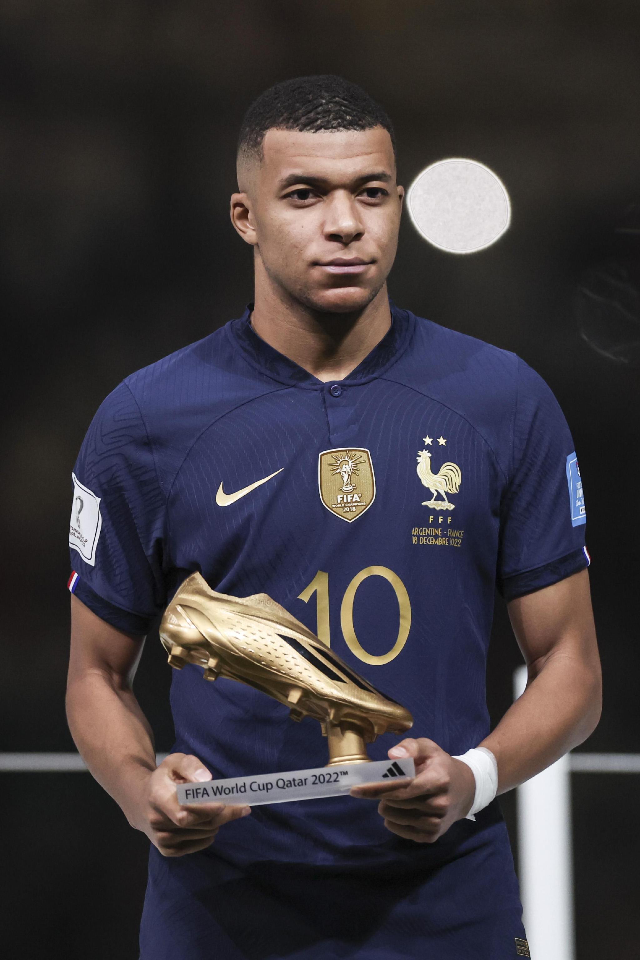 签到2027年！山东泰山续约中超最贵外援，克雷桑入籍或助国足！（山东泰山续约中超最贵外援至2027，克雷桑入籍或将助力国足）