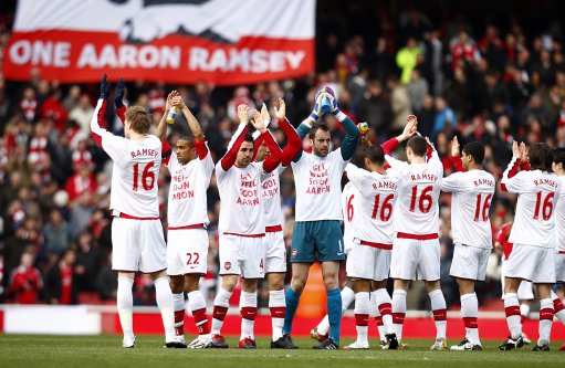 消息人士坚称利物浦正努力留住这位球星，而水晶宫则在为格伊转会红军后的未来做打算。（利物浦全力挽留球星，水晶宫为格伊投奔红军提前布局）