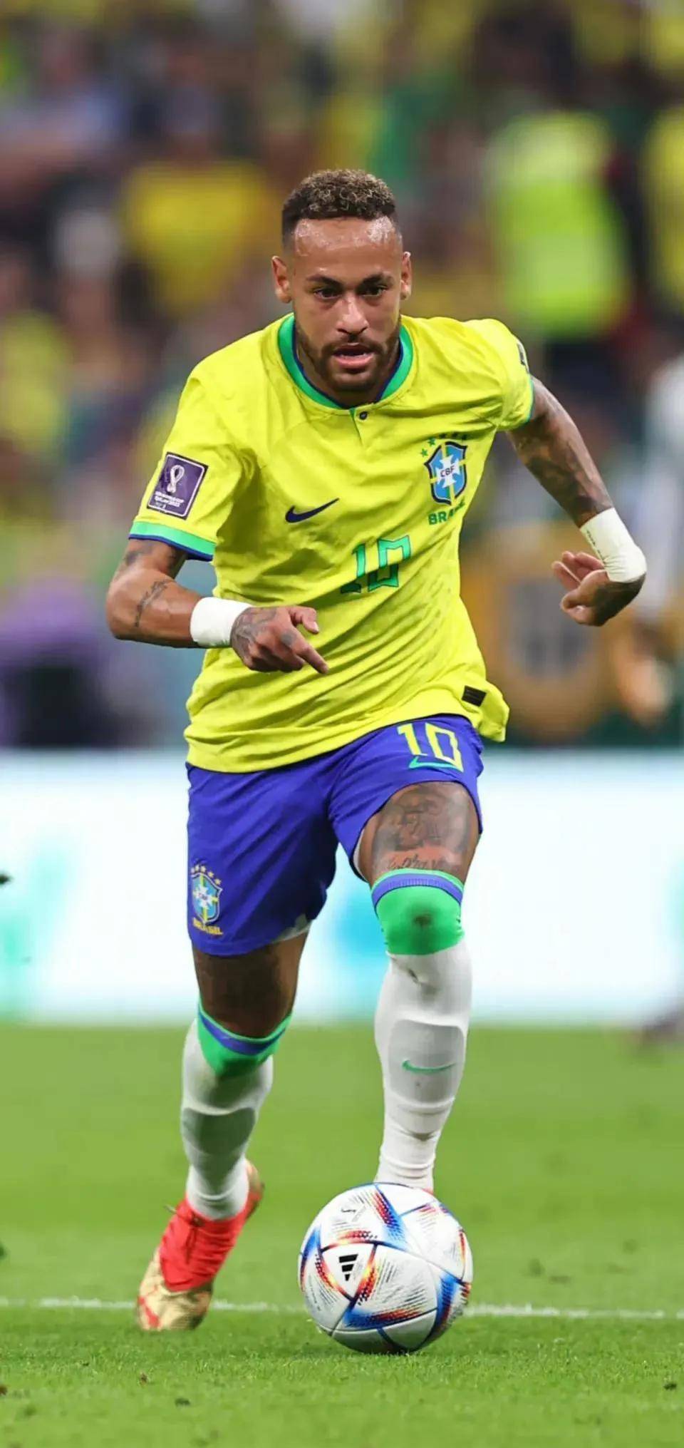 追梦将比肩库里，成为唯二代表勇士出战900场常规赛的球员（追梦将与库里并肩，成勇士队史仅两位常规赛出战900场的球员）