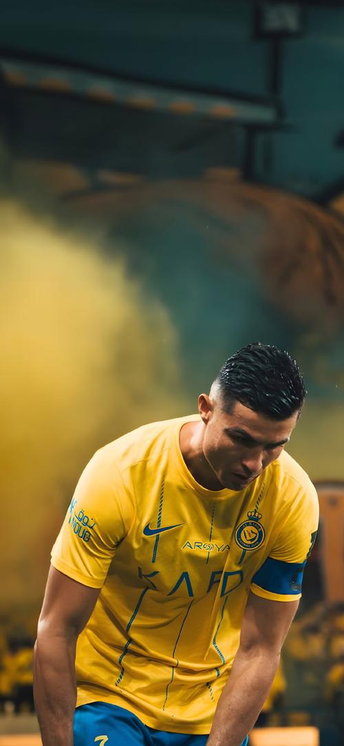 伤愈归来！阿方索·戴维斯时隔262天后重回拜仁大名单（阔别262天，阿方索·戴维斯复出重返拜仁大名单）